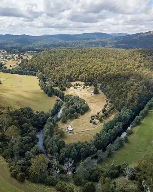 Tin Dragon Cottages is located on the Ringarooma River in North East Tasmania